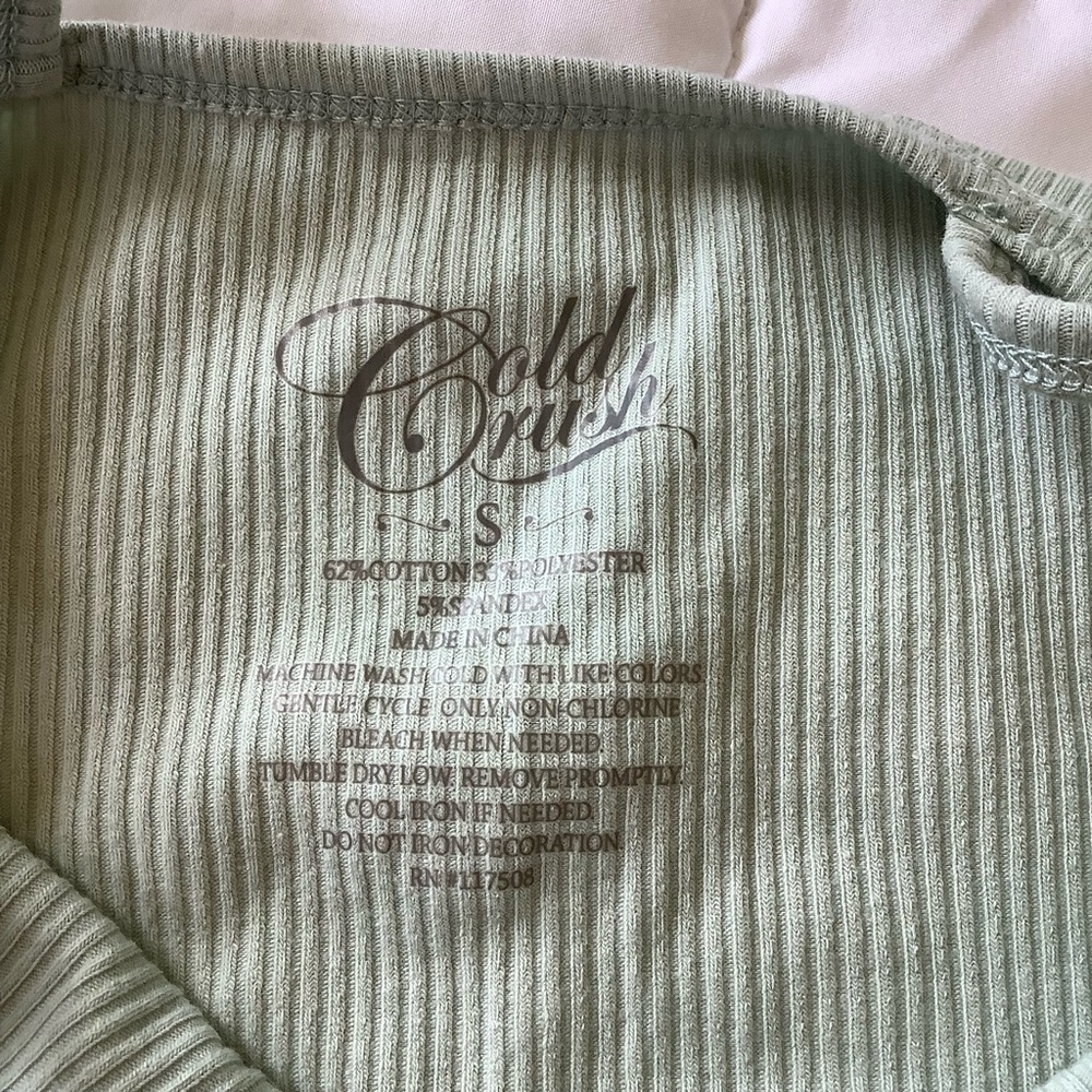 Cold Rush Womens Ribbed Crop Top Tank Bumble Bee Insect Size Small - Picture 2 of 5